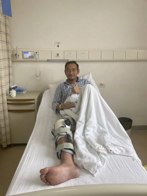 官方:吴亚轲完成右膝前交叉韧带与半月板手术,复健 期需3-4个月