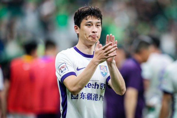 津媒:津门虎医务组抓紧时间对巴顿、谢维军治疗,效果还不错