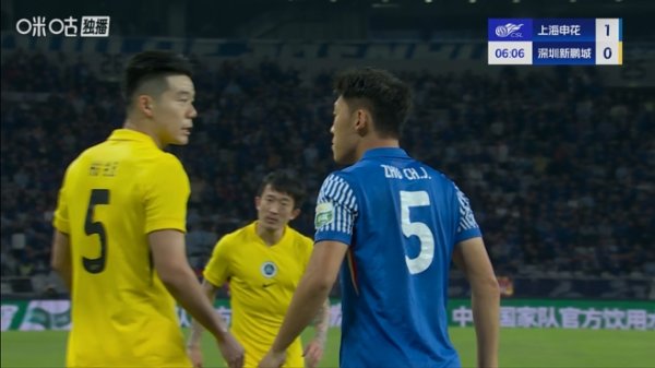 热血  对喷！朱辰杰倒地胡睿宝指责其假摔骗点，两人互喷垃圾话