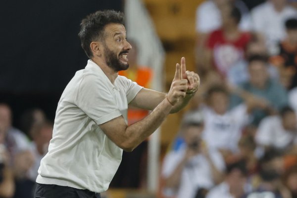 瓦伦主帅：上半场我们几乎没出半场 在边路受到了皇马很大的压力