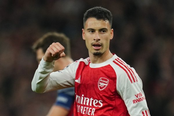 马丁内利：我们想在本赛季拿第一名  ，登顶容易但要留在那很难