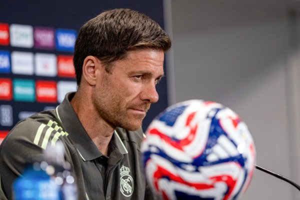 马卡谈阿隆索休赛期调整：寻找琼阿梅尼的替代者和确立右路的主人