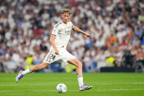 马卡报：为保证赛事  时注意力集中，赫伊森主动向阿隆索和老将请教